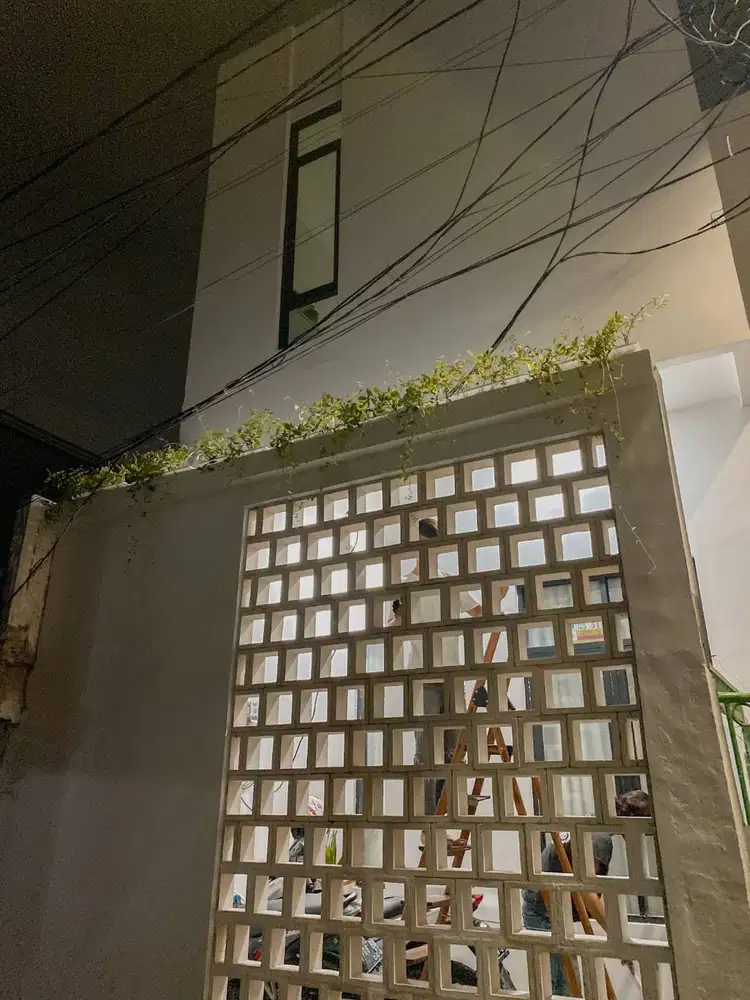 Rumah 2 Lantai Semi Furnished Modern Custom Interior Siap Huni