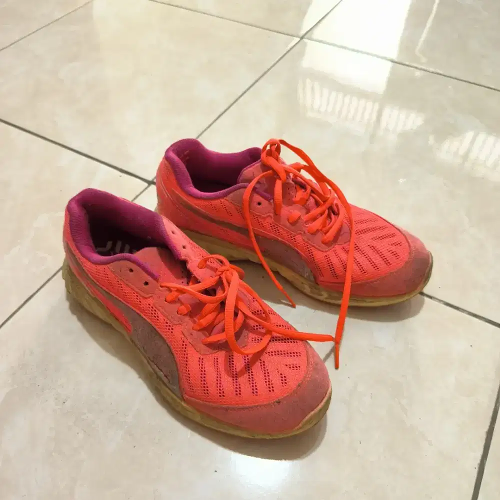 Sepatu lari original puma running