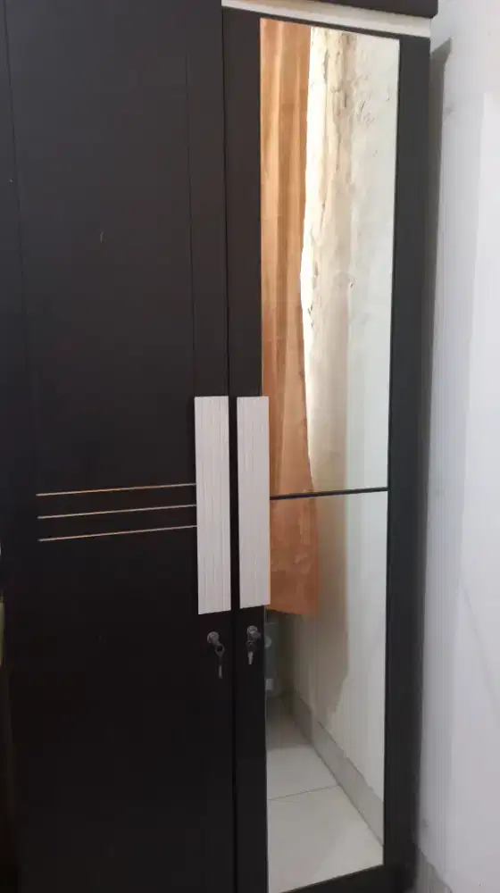 Lemari pakaian 2 pintu