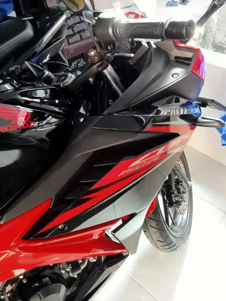 Honda CBR R 150r merah hitam