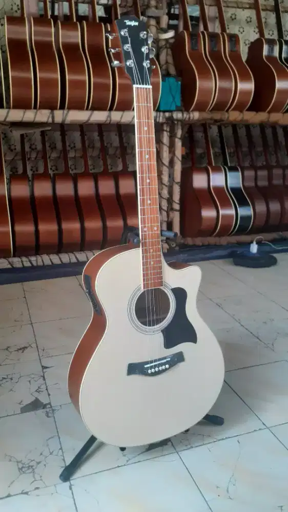 GITAR AKUSTIK ELEKTRIK TAYLOR