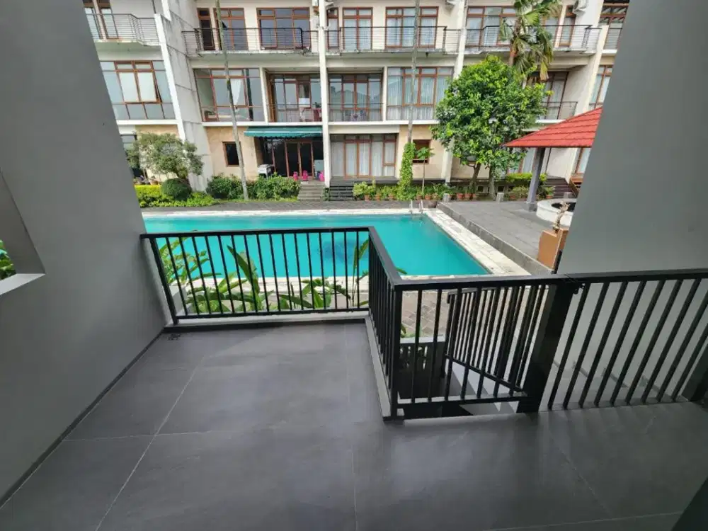 Y. DIJUAL RUMAH 3 LANTAI DI SETRA DUTA BANDUNG