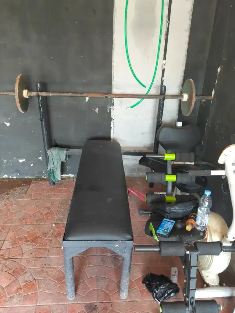 Kursi bench press Alat olahraga fitnes gym