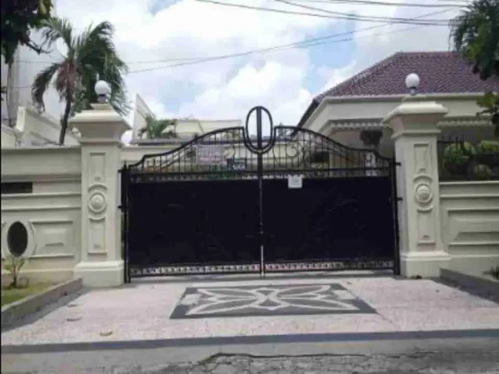 Dijual rumah mewah di jemur Andayani Surabaya