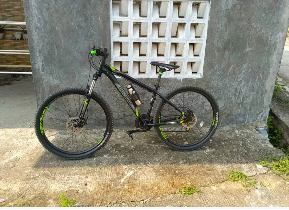 Polygon Premier 4 Black - Green Gratis Helm + Botol Minum