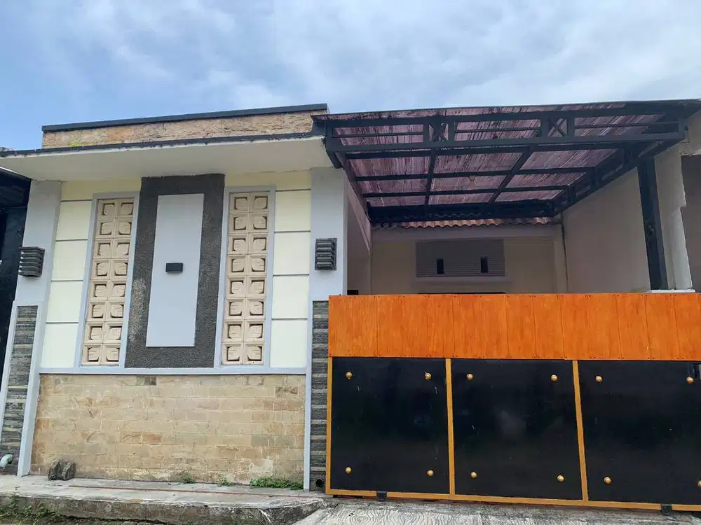 Rumah 2 lantai 3KT di Puri Bunga Nirwana dekat UNEJ dan UT Jember