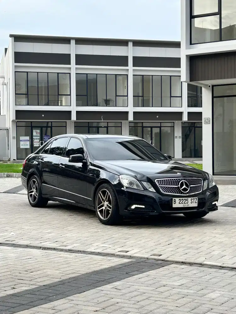 Mercedes Benz Mercy E300 Avantgarde Panoramic 2010 Kursi Pijit