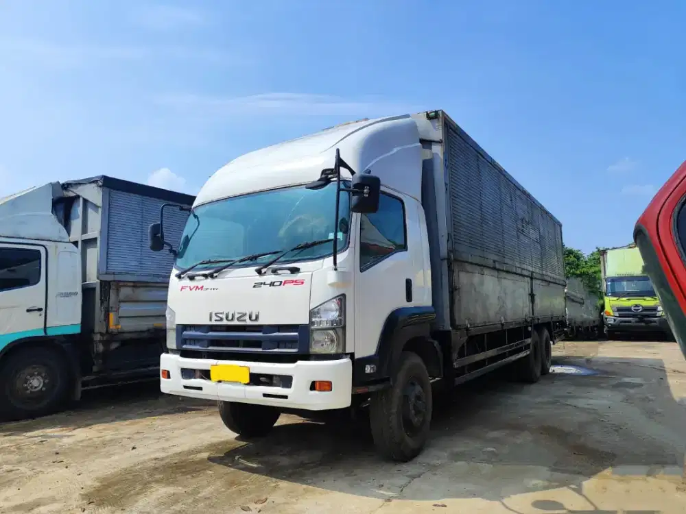 Isuzu Giga FVM 240PS Tronton Wing Box Panjang 9,3M 10 Roda Tahun 2015