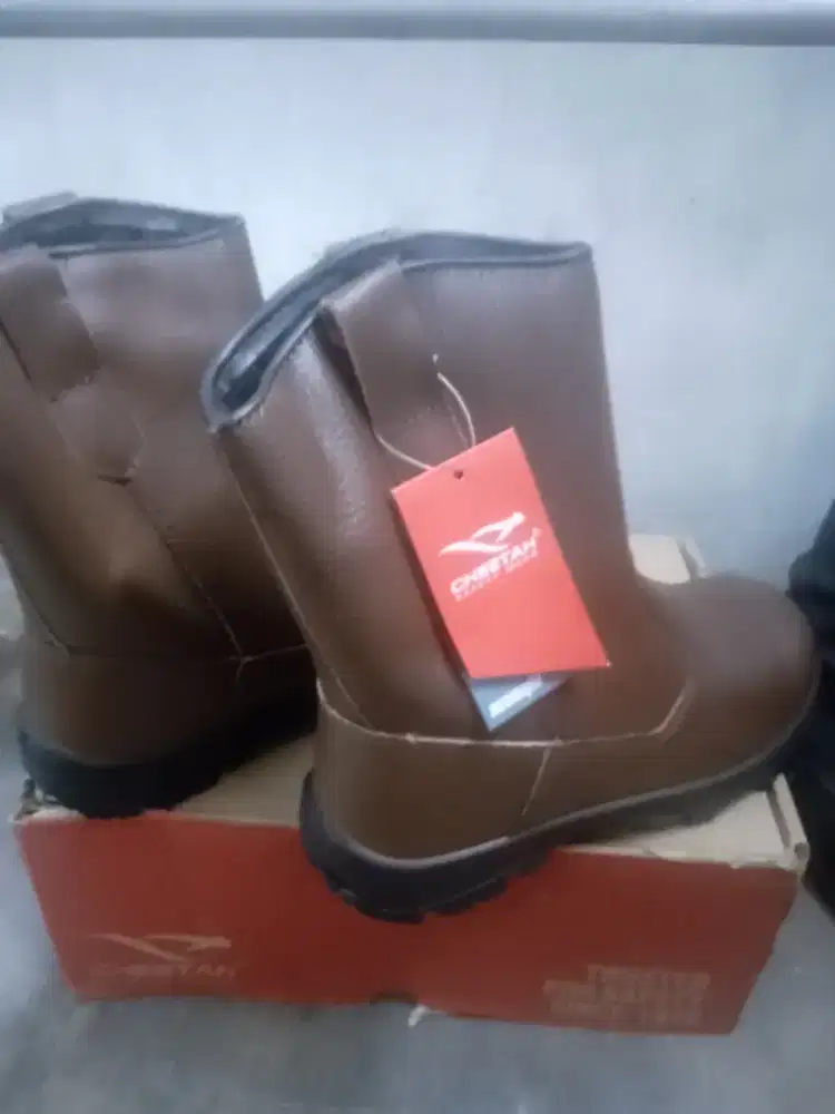 Sepatu safety baru' dapat jatah belum pernah di pakai