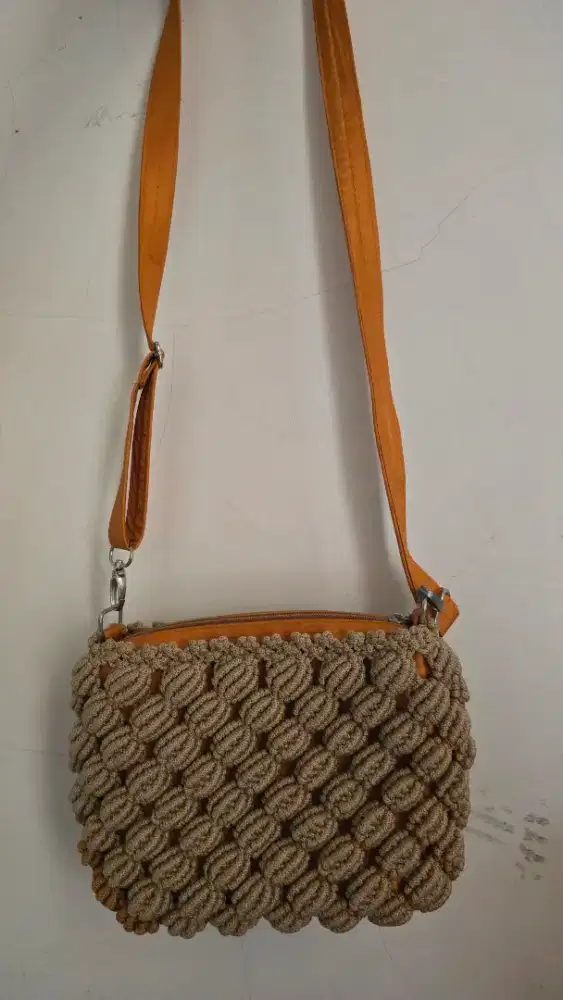 Tas Rajut Selempang Wanita