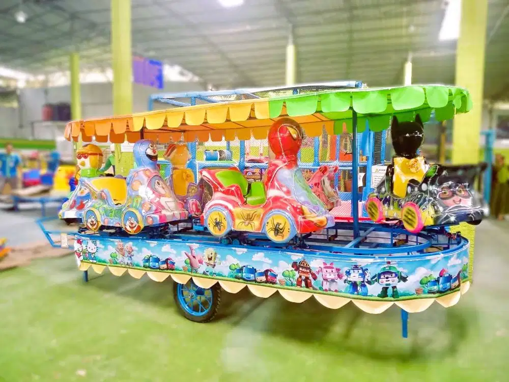 Kereta Panggung Mobil Kepala Kartun