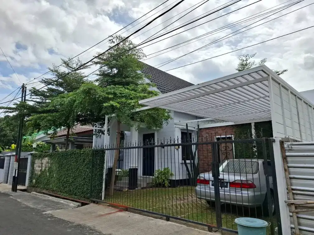 Rumah Estetik Halaman Luas dekat ARMED Kebonsari Jember