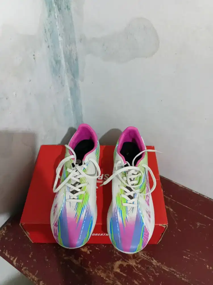 Sepatu specs accelerator