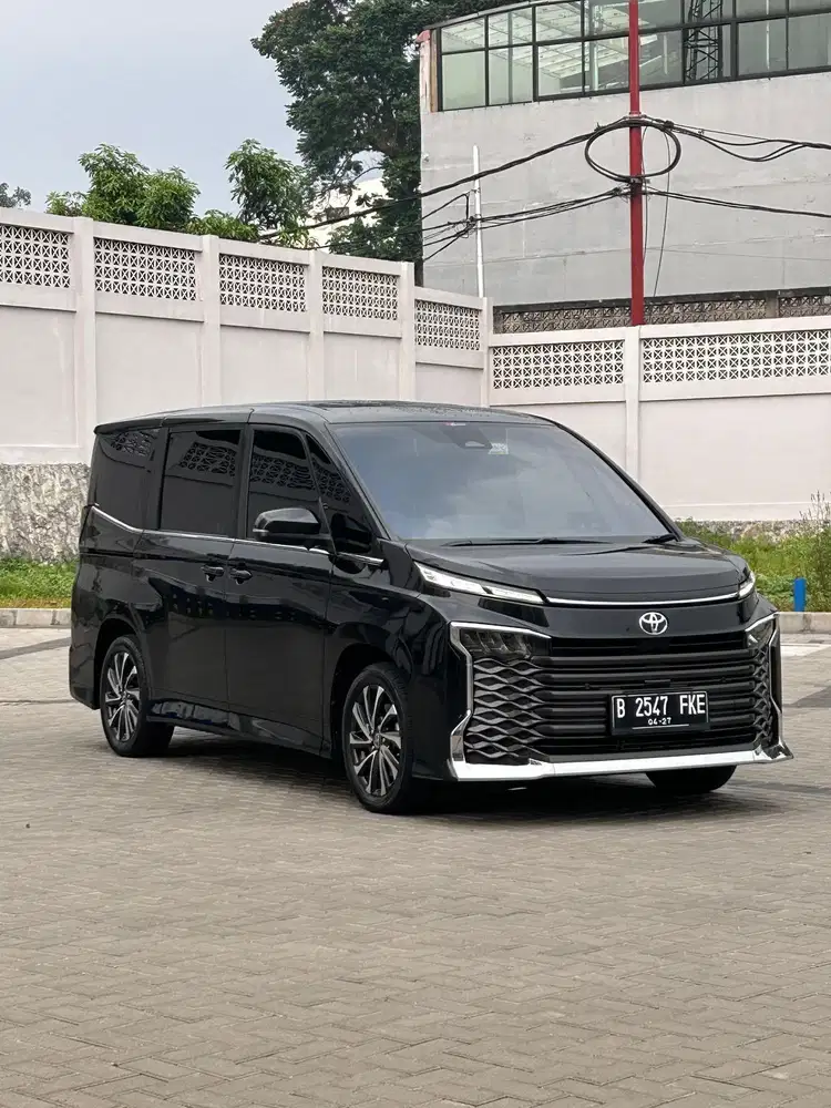 Toyota Voxy 2.0 AT 2022 Like New 20rb Kilometer