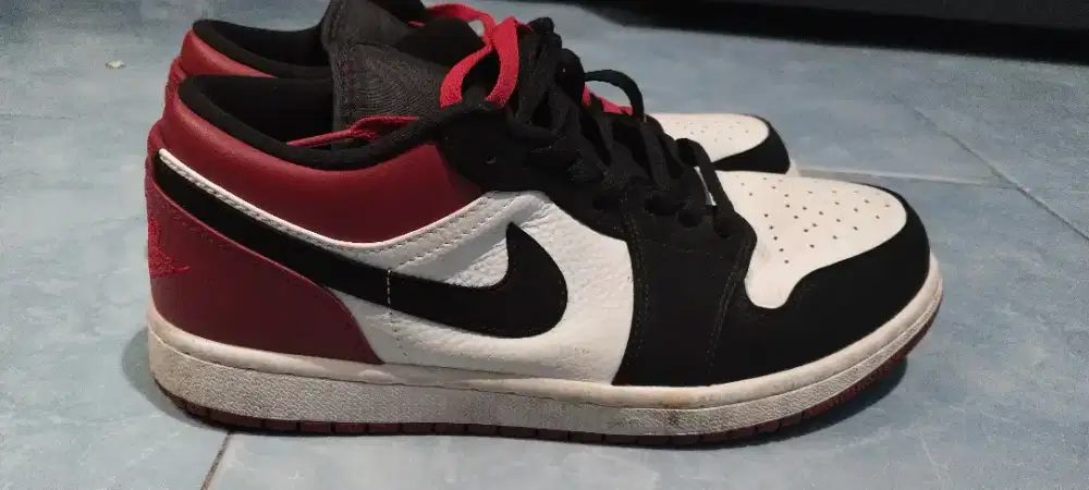 Air Jordan 1 Low Black Toe