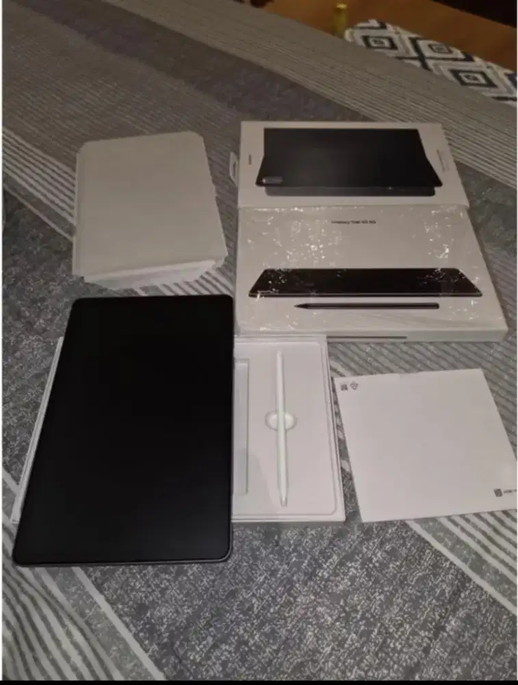 Open dus aja Samsung Tab S11 5G 12/256 GB + Keyboard Bawaan