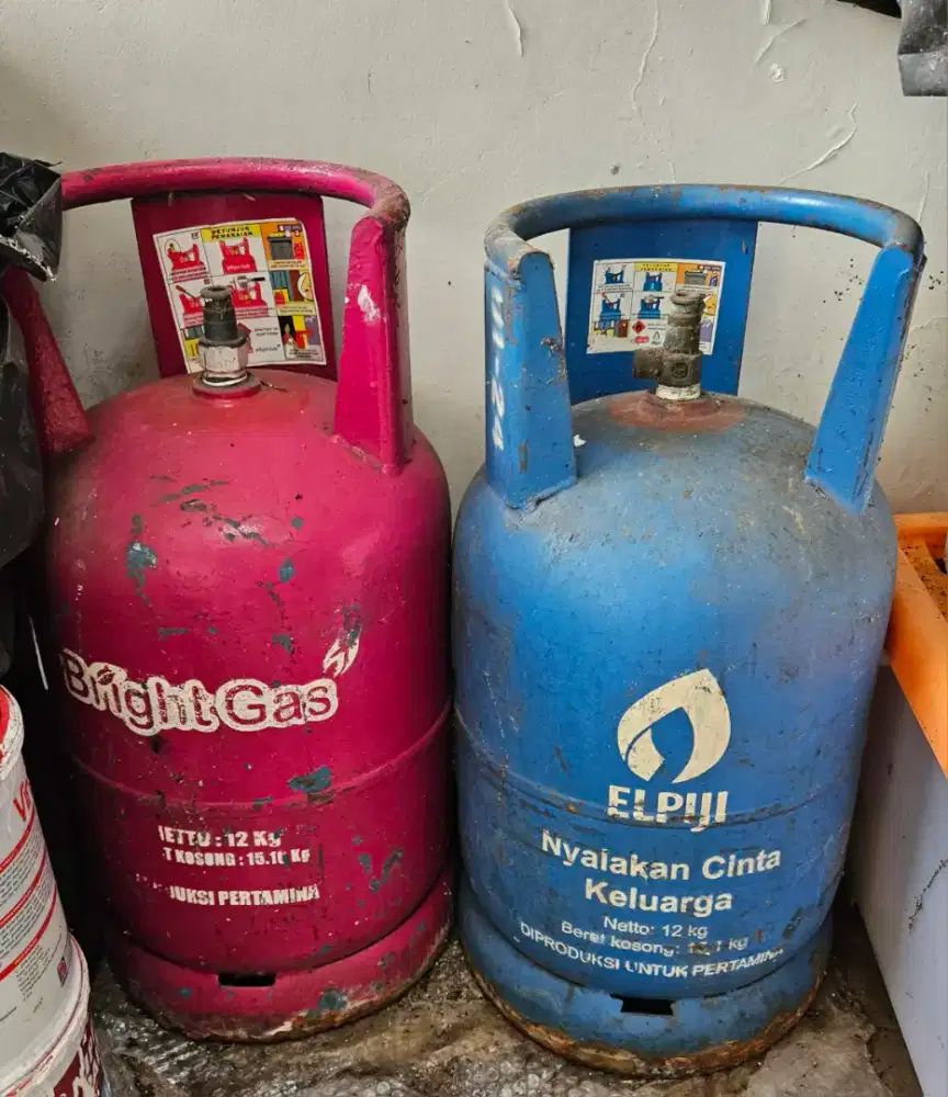 Jual cepat dan murah 2 tabung gas kosong 12 kg