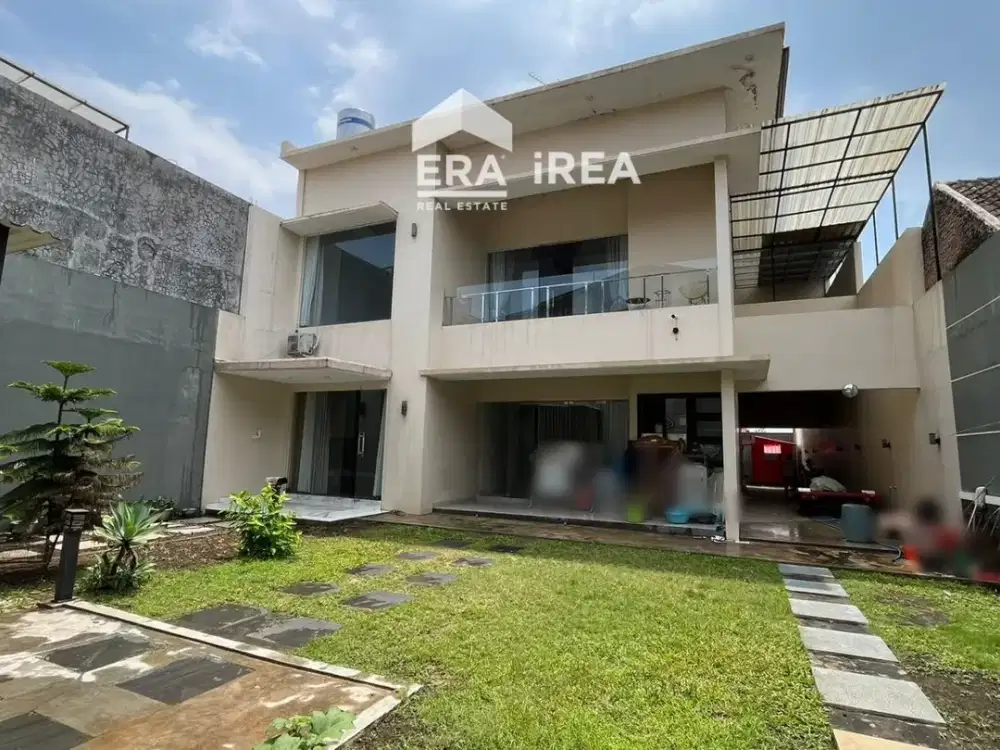 RUMAH MEWAH 2 LANTAI DIJUAL DI SOLO DEKAT KAMPUS UNISRI DAN PASAR NUSUKAN