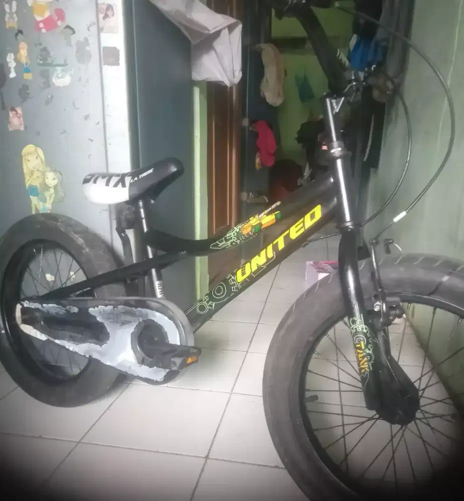 Sepeda BMX UNITED UK 18 ban jumbo