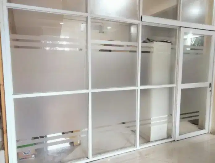 STIKER kaca sandblast es kaca film one way kacafilm & cutting sticker