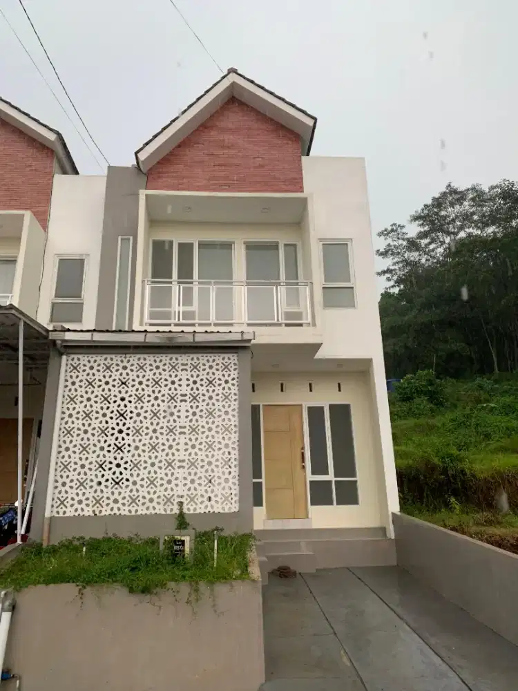 Rumah 3 lantai View Bukit di Jabal Nur Royal View Bintoro