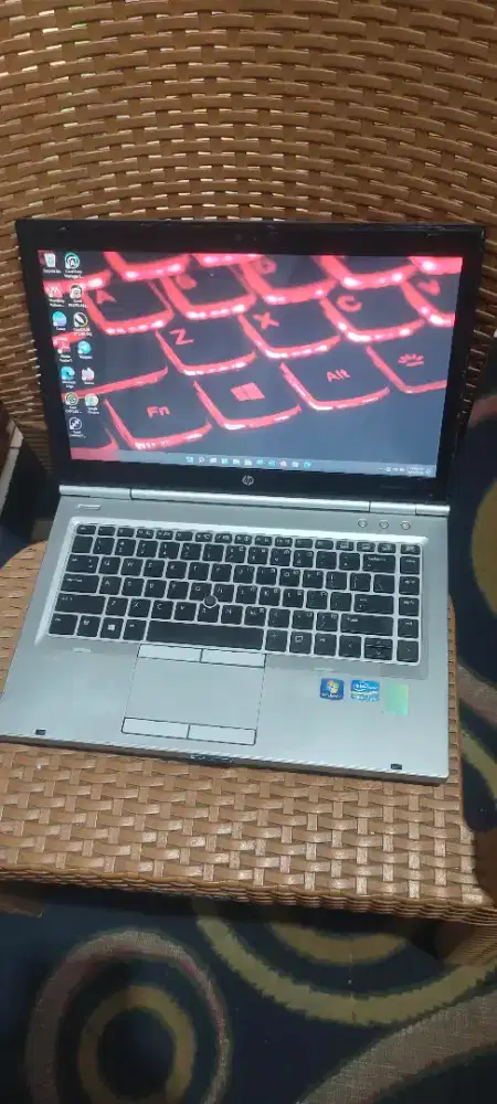 Laptop HP Elitebook Intel Core i7 Ram 8GB SSD 256GB layar 14in VGA 2.1