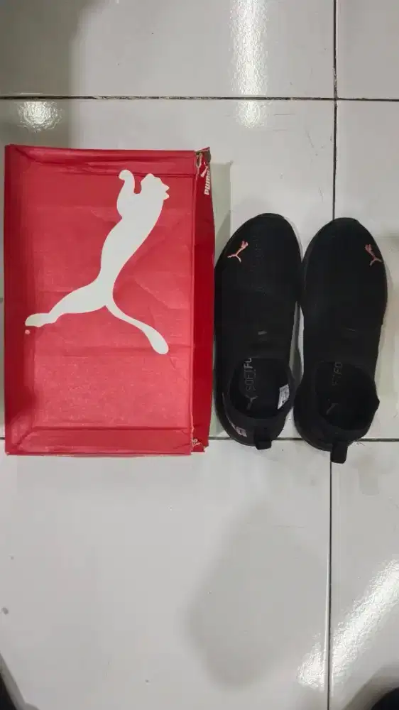 Sepatu puma wanita
