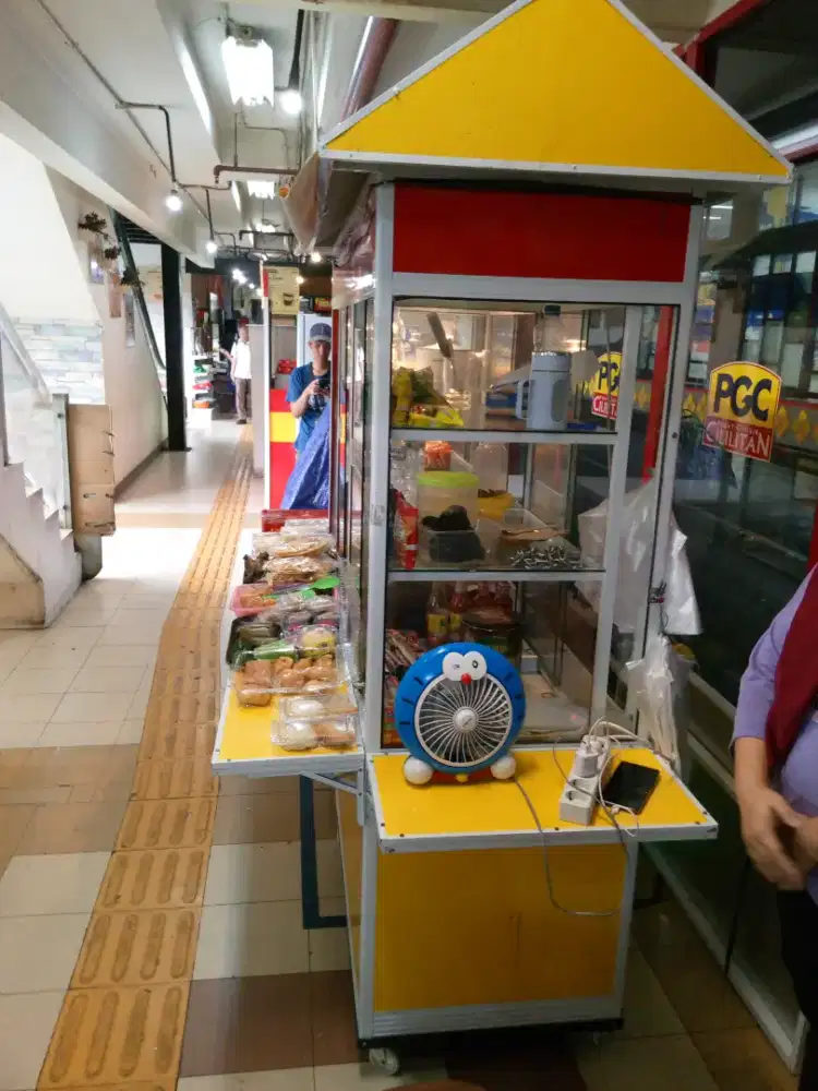 Booth Etalase serbaguna jualan kue dan berbagai macam