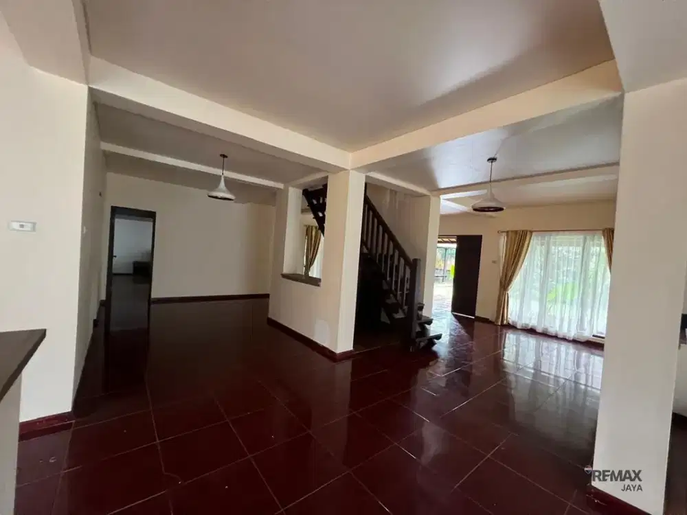 Villa Premium 3 Lantai Dijual, di Area Strategis Uluwatu, Kuta Selatan