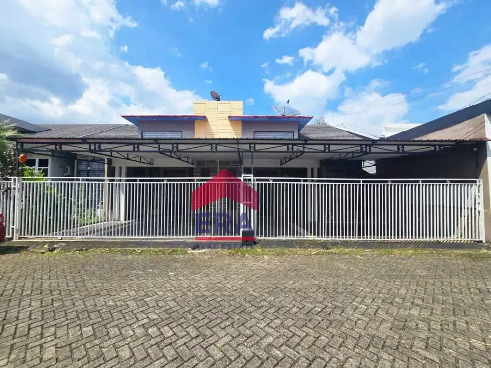 Rumah dengan kawasan cluster villa paris, pontianak