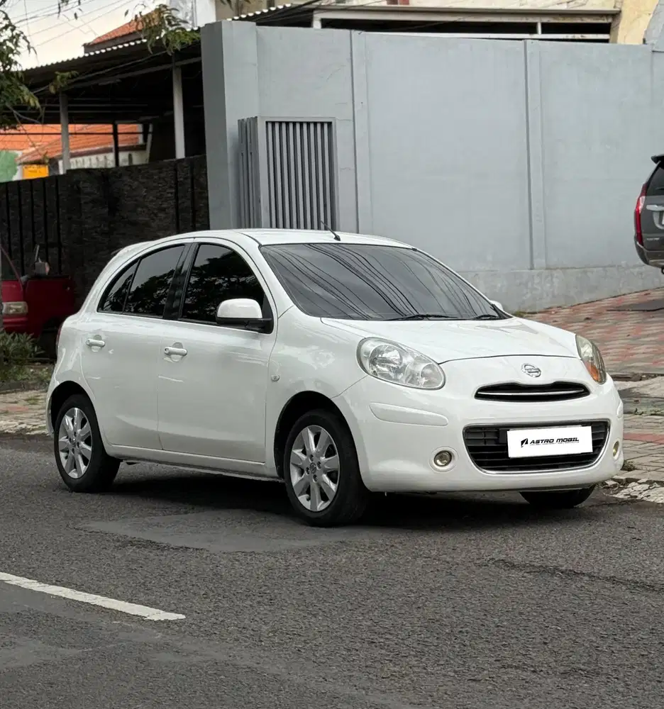 Nissan March 2013 / 2012 Matic Bagus Murah Kredit Bekas Surabaya Tgn1