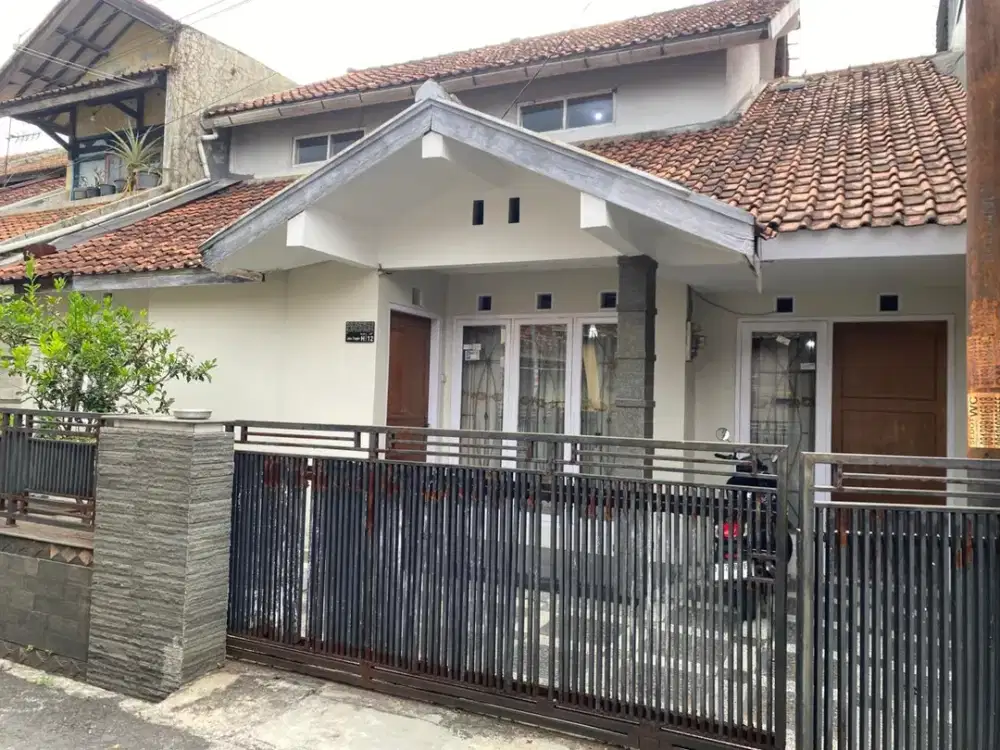 YD. DISEWAKAN RUMAH LOKASI LOGAM BUAH BATU BANDUNG FURNISH AKES TOL BUAH BATU LINGKUNGAN AMAN DAN NYAMAN