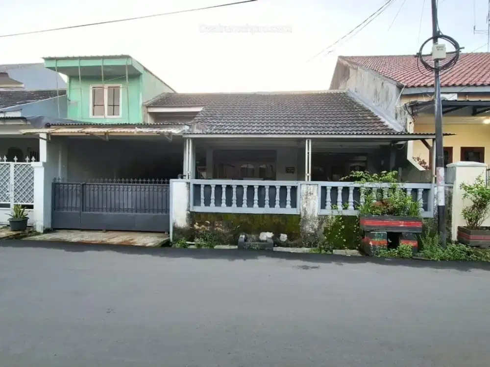 Rumah komplek samping jalan utama bisa buat usaha dekat stan bintaro