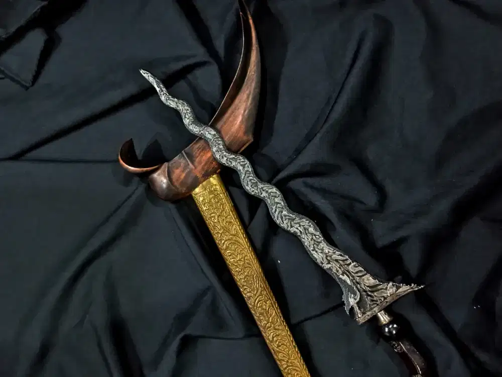 Keris sepuh sangkelat pamor Blarak sineret warangka ladrang solo