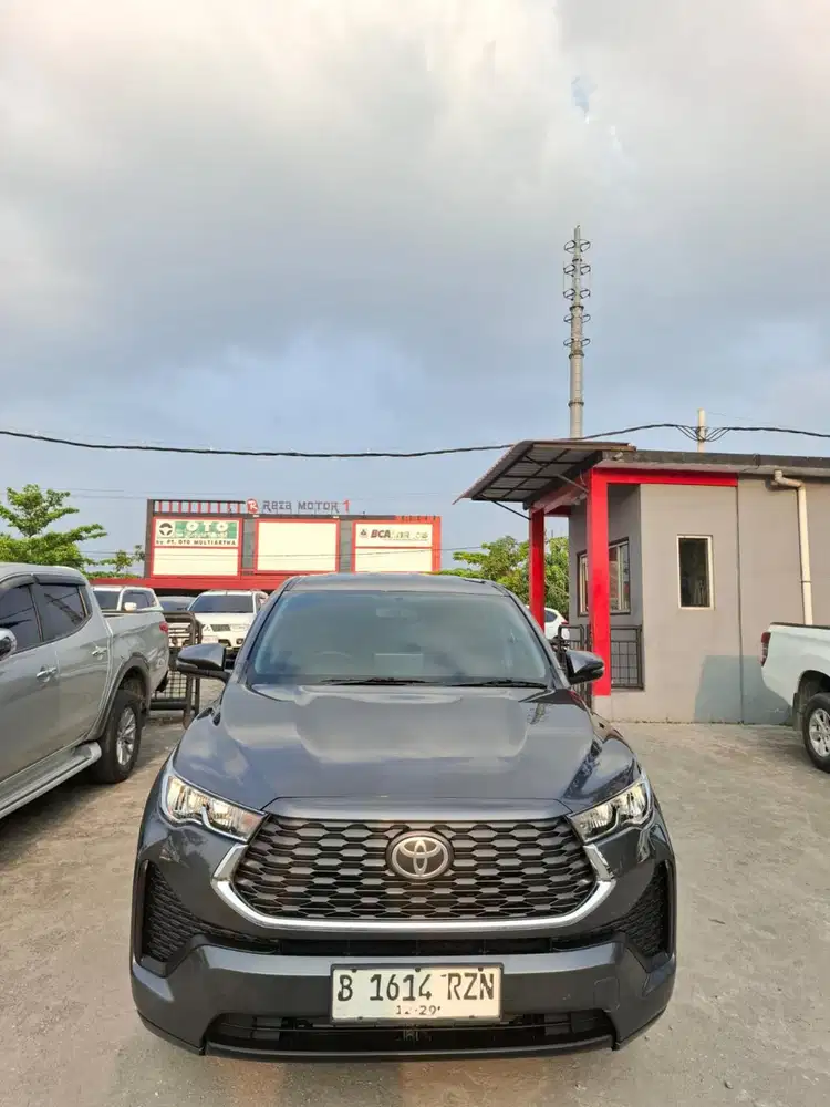 Zenix 2024 V bensin matic. Km 14rb antik