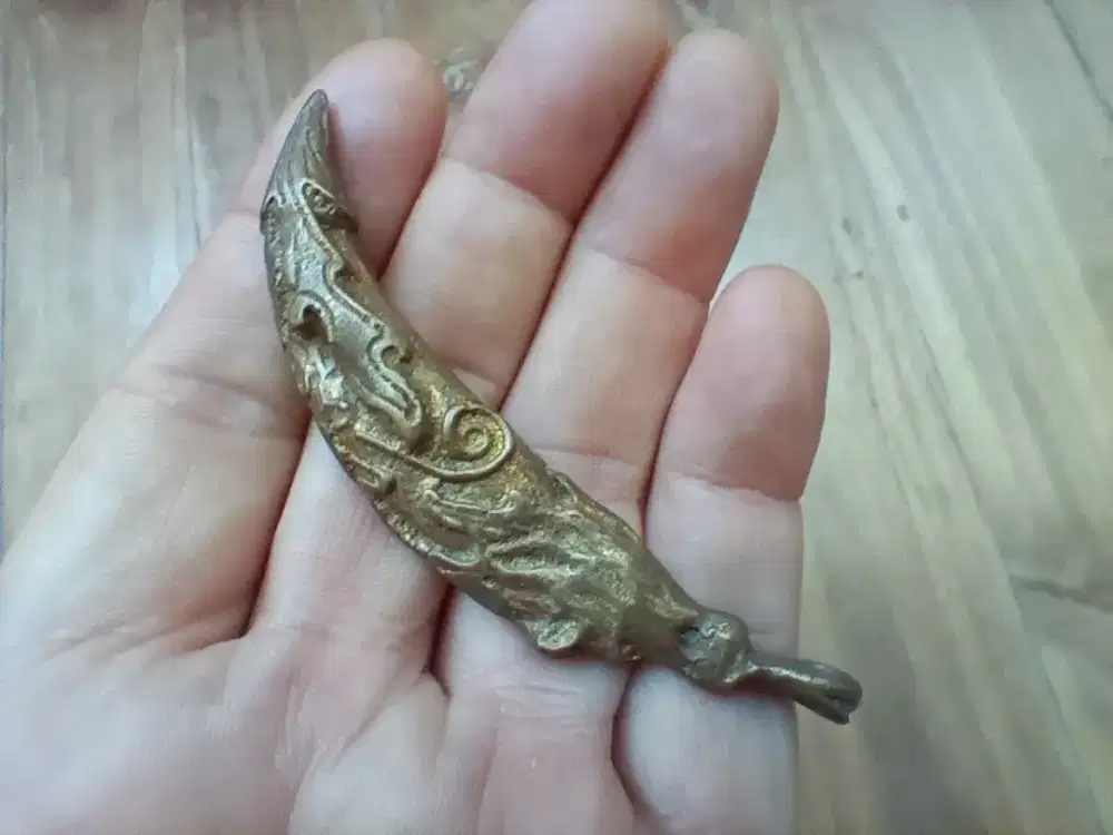 Lionting Antik Perunggu Cakar Beruang