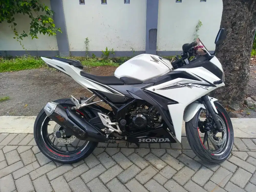HONDA CBR 150R 2016 MULUS NORNAL LENGKAP PAJAK HIDUP
