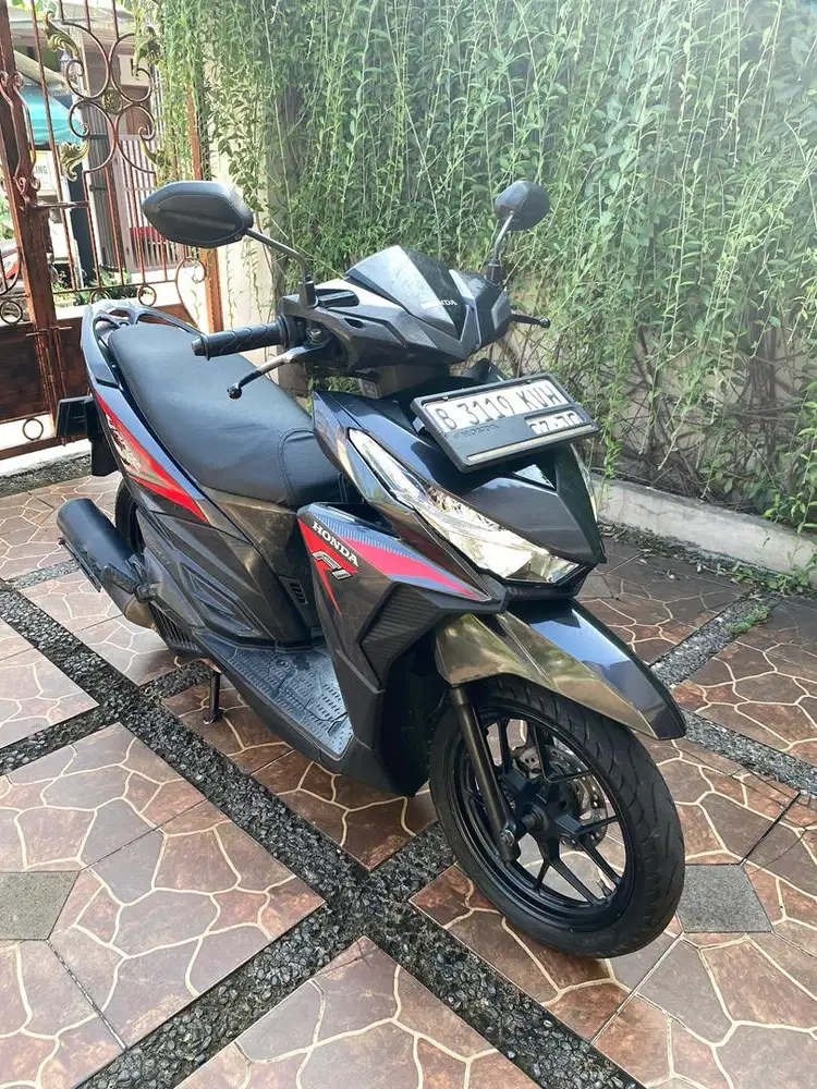 VARIO LED OLD 125 TAHUN 2015