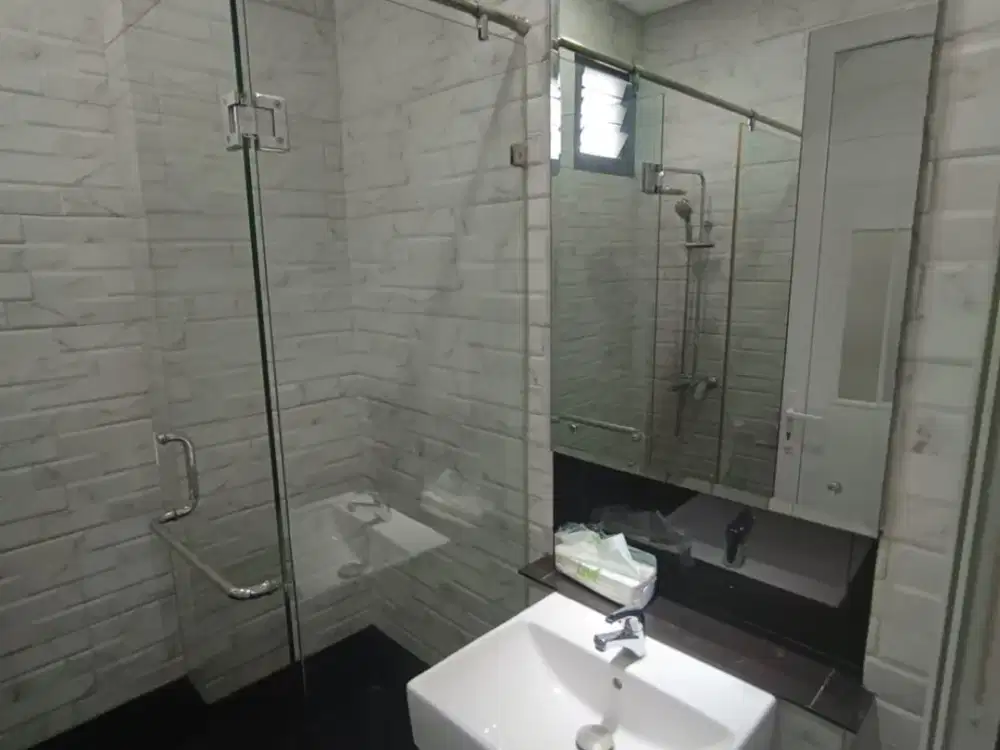 Gedung 5 Lantai Strategis 200m dari MRT Lebak Bulus