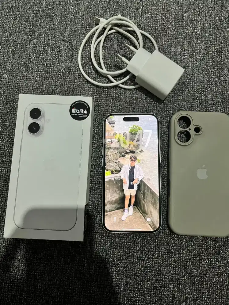 iPhone 16 White - 256 GB (Garansi Resmi s/d Okt 2026)
