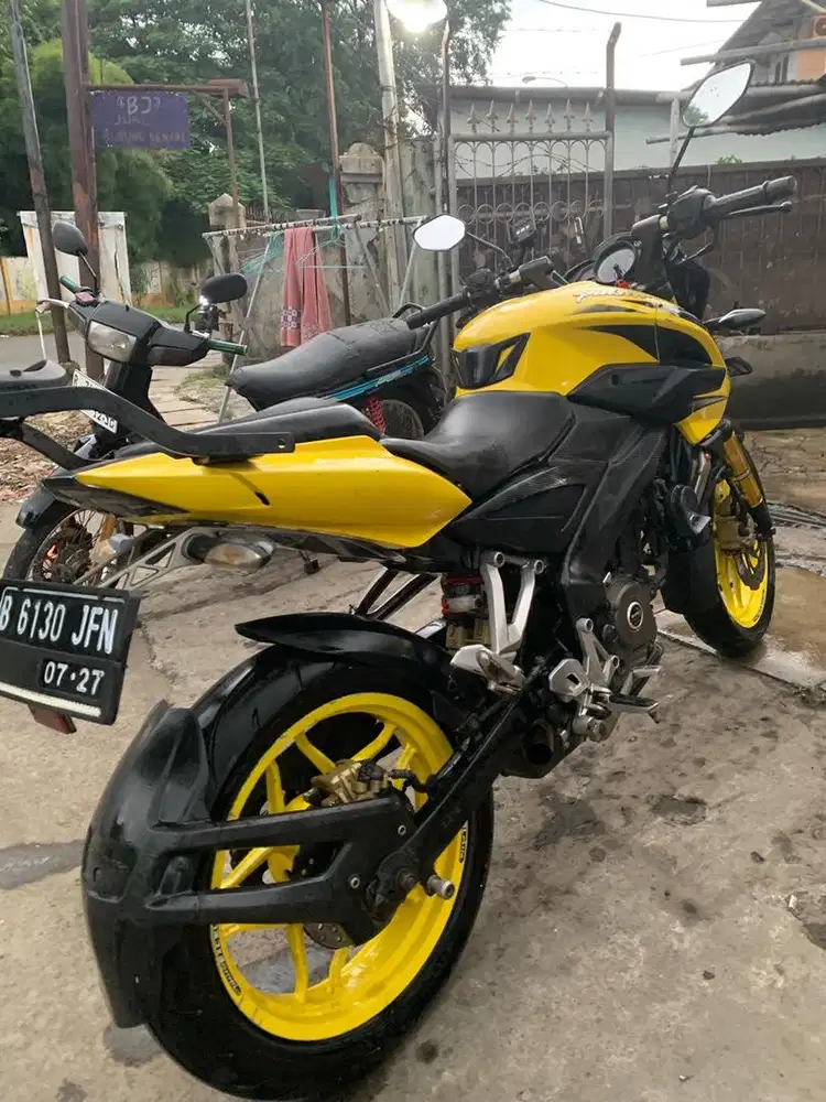 Kawasaki Pulsar NS200 kuning yellow