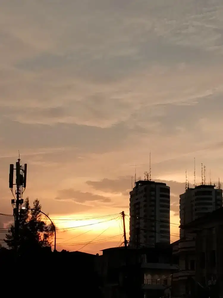 Dicari laki laki yang mau ngamen keliling dan gak gengsian