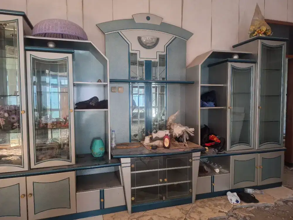 Lemari 4 in 1  Sekat, TV, Hias, Buku