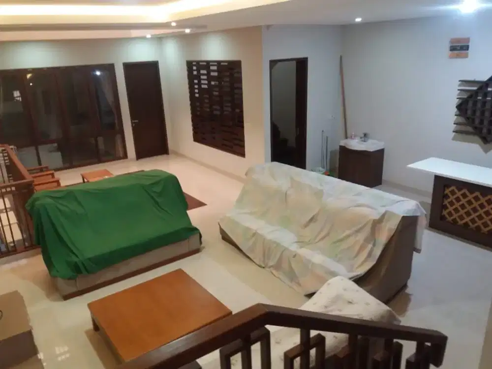 Dijual Rumah Terawat 2 Lantai di Kawasan Setra Duta Bandung