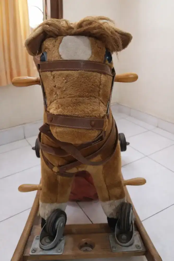 Kuda coklat goyang