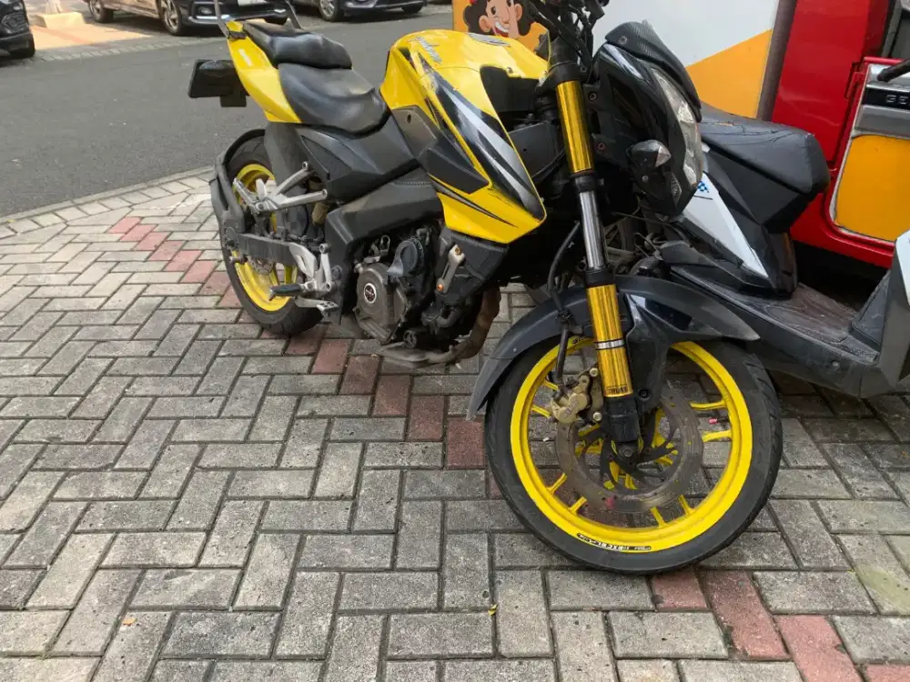Kawasaki Pulsar 200NS Yellow 2013