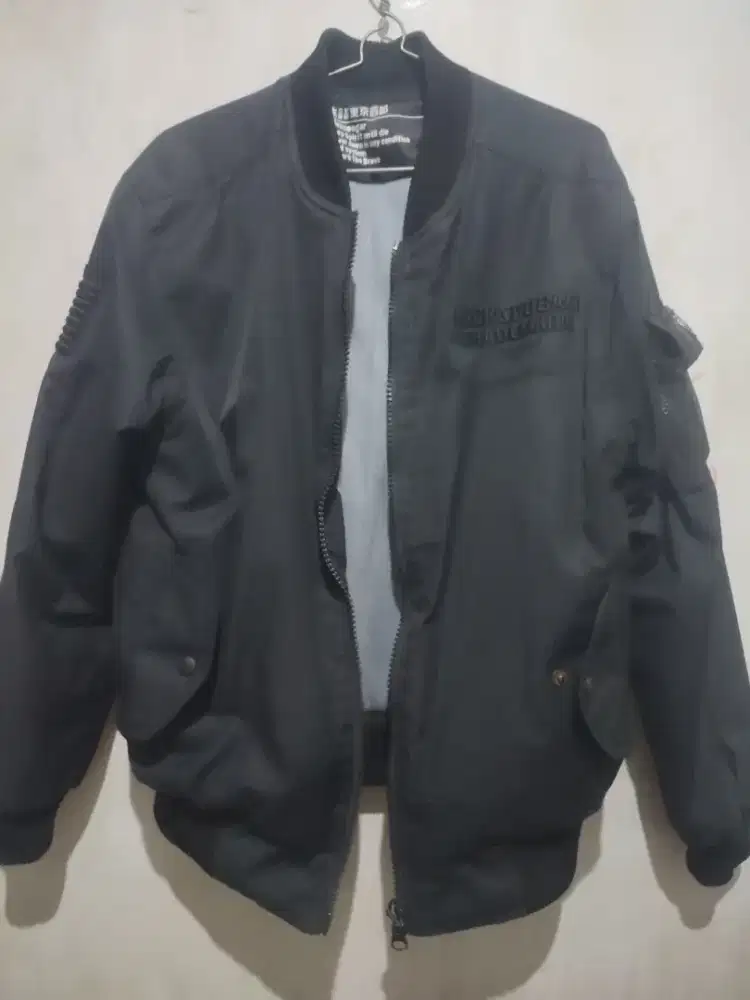 Jaket Bomber tebal (L)