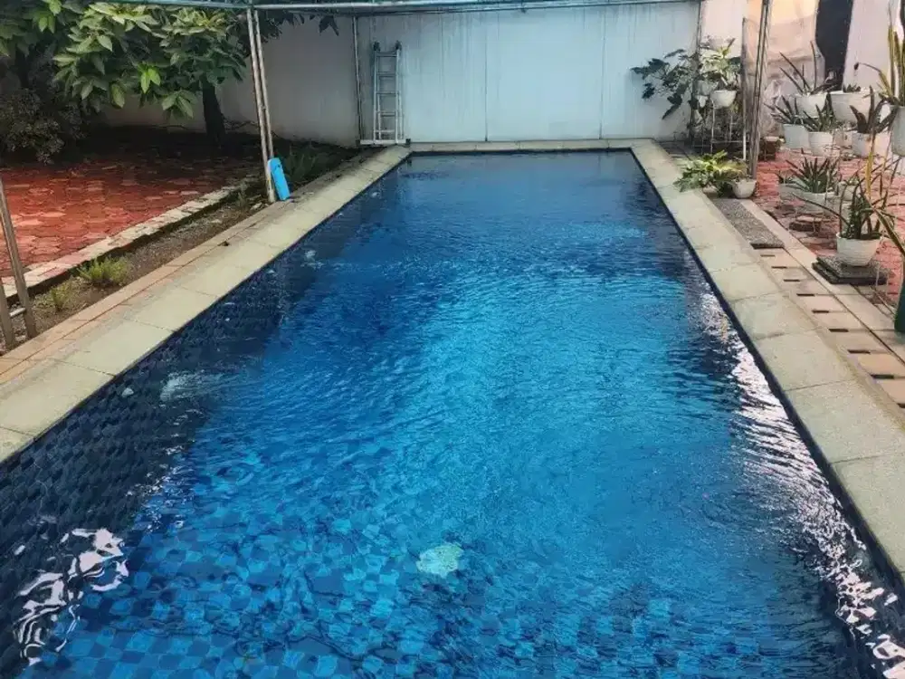 Rumah Polonia Cipinang Cempedak: 2 Lantai, LT 623 m2, Kolam Renang, Lux