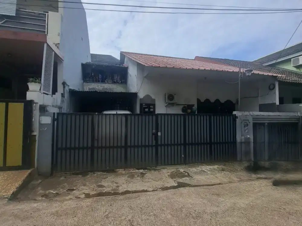 Dijual Rumah Luas Dekat Tol Jatibening dan Stasiun LRT Cikunir 2 di Jakasampurna Bekasi