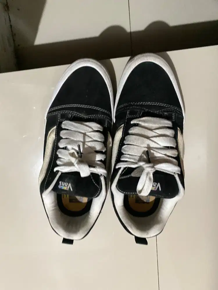 ￼Knu Skool Black White Original Sepatu Vans Elegan